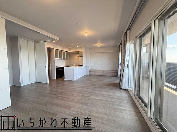 東西方向に長いリビング　南側の日当りを十分に取り込めます