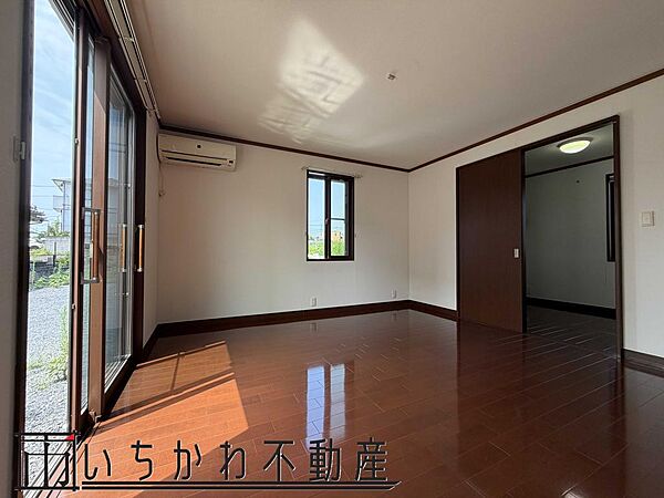 1階の主寝室　納戸につながっています