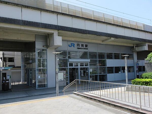 徒歩１４分にJR嵯峨野山陰線「円町」駅がございます♪２沿線利用可能で、円町駅は快速電車も停車するので、とても便利です(^O^)／