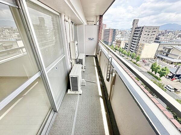 日当たり良好なバルコニーです♪大量の洗濯物もすぐに乾きます(^O^)／