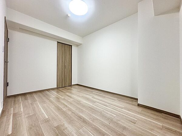 ６．４帖のお部屋も落ち着いた空間で勉強や仕事が捗る静かなお部屋です♪