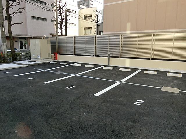 20 / 23