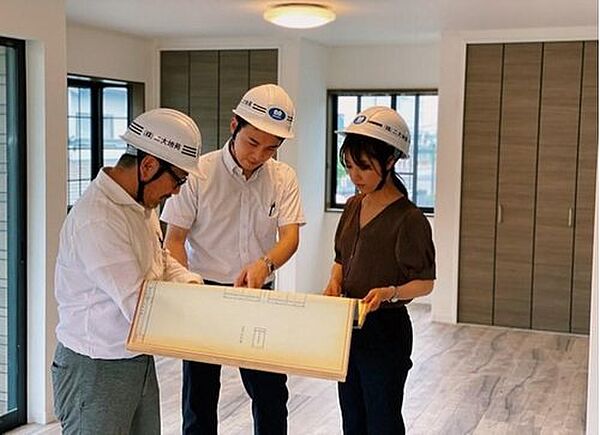 中古住宅の購入時から改装、販売まで一人の営業が一貫して管理を行います。物件を知り尽くした営業だからこそ安心安全な物件なのだとお客様に胸を張ってご紹介できます。