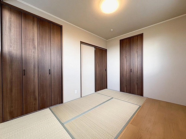 【リフォーム完了】2階和室です。い草のかおる空間でのんびりするのもいいですね。