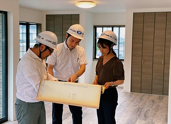 中古住宅の購入時から改装、販売まで一人の営業が一貫して管理を行います。物件を知り尽くした営業だからこそ安心安全な物件なのだとお客様に胸を張ってご紹介できます。