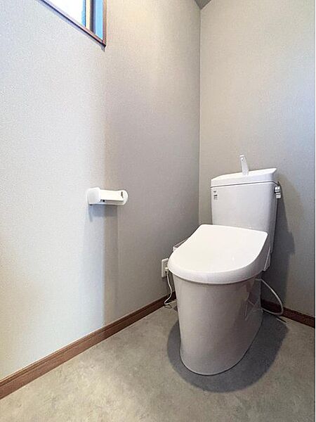【リフォーム完了】トイレ新品設置、クロス張替え、クリーニングで綺麗になりました！