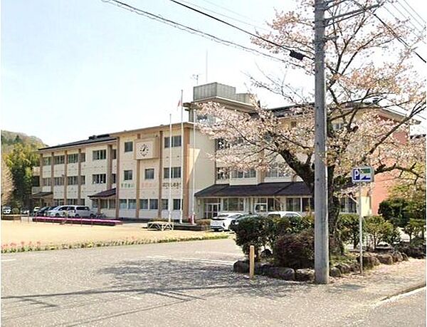 大田原市立黒羽小学校まで3900m