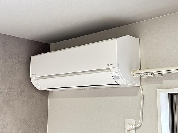 【新規エアコン設置しました】1階LDKに新規エアコン設置しました。年々過酷になる夏や、冷え込む冬の朝も快適に生活を送る事ができます♪