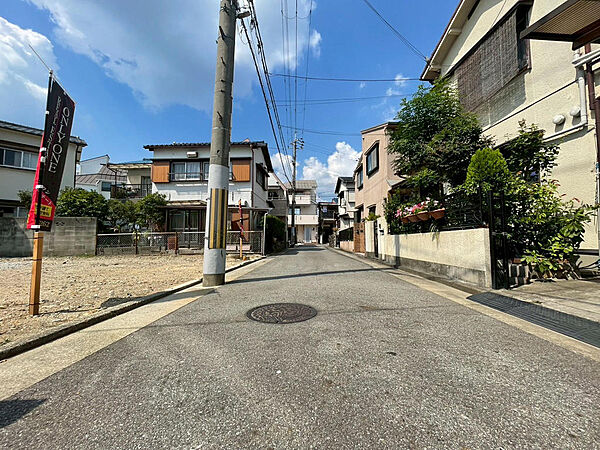 【現地写真】前面道路は幅員約4.0m。交通量の少ない道路です。