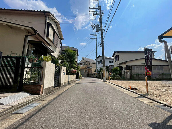【現地写真】周辺は新しい住宅も建ち並ぶ閑静な住宅街です！近くには天王寺川もあり、自然も感じられます。