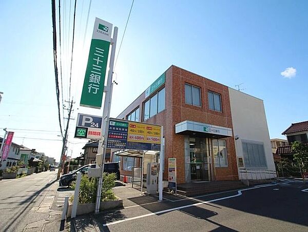 三十三銀行 戸田支店 940m
