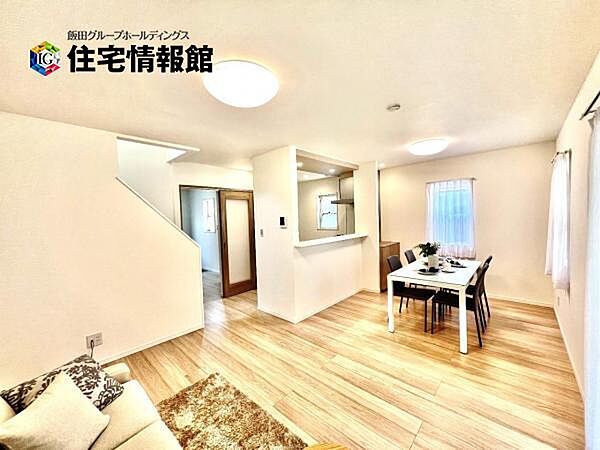 暖かな日差しが差し込むリビングダイニングです。