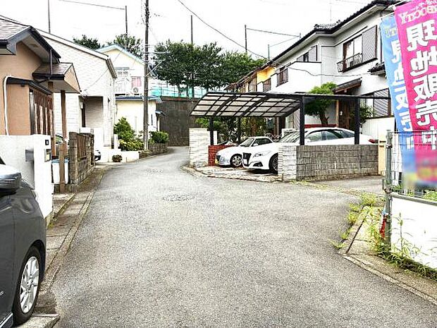 前面道路を含めた現地写真です。ぜひ周辺環境も併せてご覧ください。