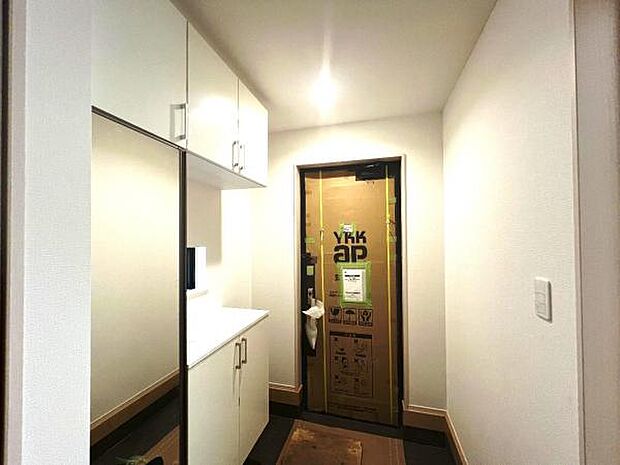 綺麗で明るい玄関でお客様をお迎えいただけます。