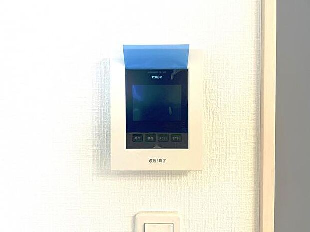 訪問者を確認できるTVモニター付きインターフォンです。