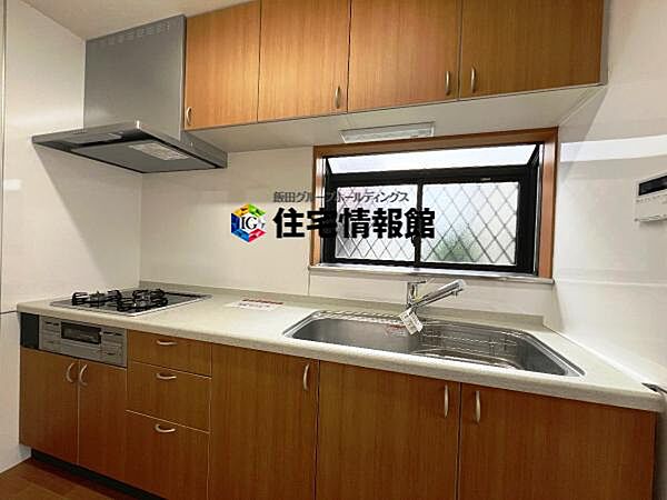作業スペースが広く家事動線をゆったりと確保できるキッチンです。
