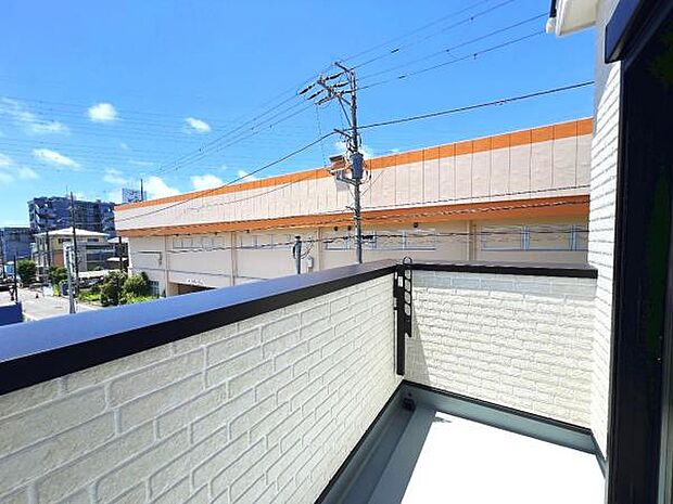 お洗濯ものを気持ち良く太陽の光で干せるのが嬉しいですね。