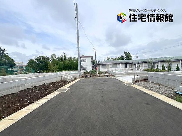 前面道路を含めた現地写真です。ぜひ周辺環境も併せてご覧ください。
