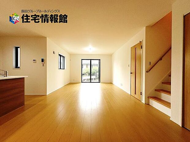 ご家族が集うLDKは約19.8帖の広さ、団らんの空間です。