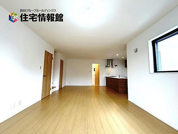家族とゆったり時間を過ごせるリビングダイニング。