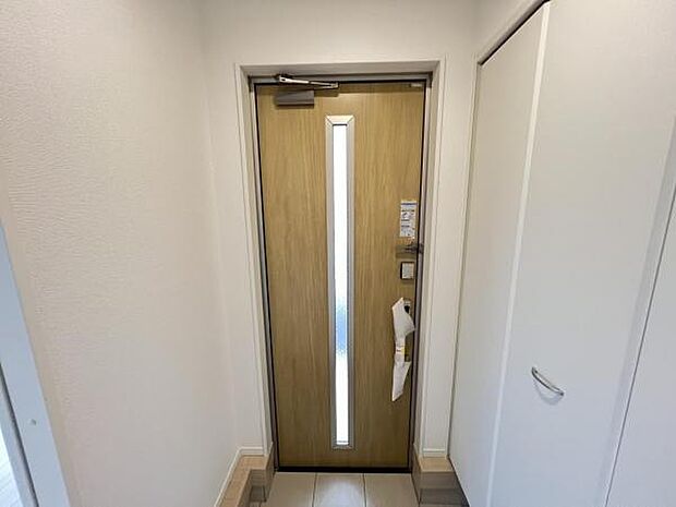 綺麗で明るい玄関でお客様をお迎えいただけます。
