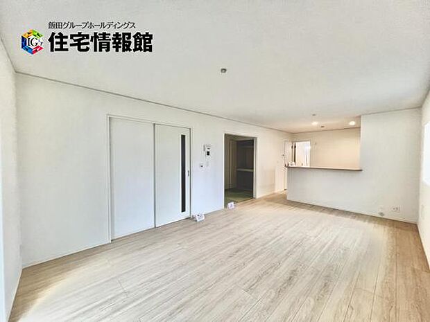 暖かな日差しが差し込むリビングダイニングです。
