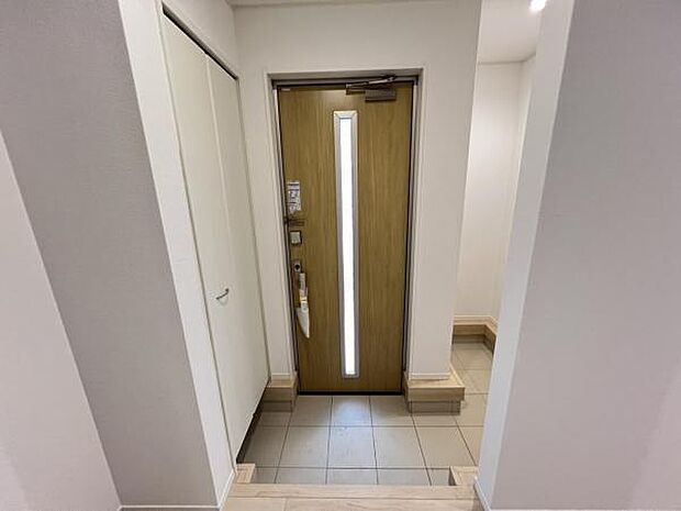 綺麗で明るい玄関でお客様をお迎えいただけます。