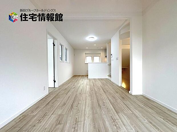 暖かな日差しが差し込むリビングダイニングです。
