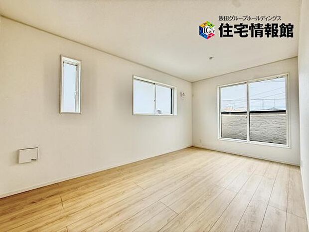 明るい日差しが入る風通しの良いリビングです。