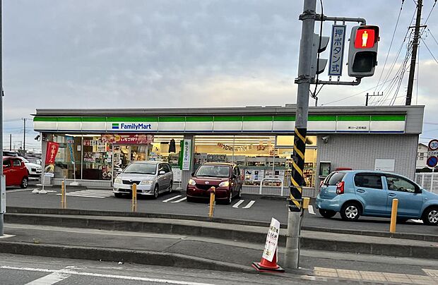ファミリーマート 寒川一之宮南店まで約660m(徒歩9分)