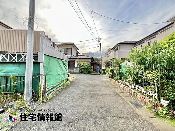 前面道路を含めた現地写真です。ぜひ周辺環境も併せてご覧ください。