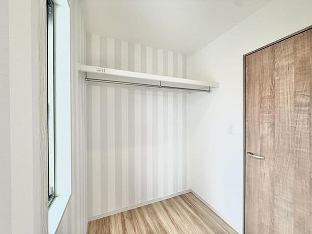 いつでもお部屋をスッキリお使い頂ける収納スペースを設置。