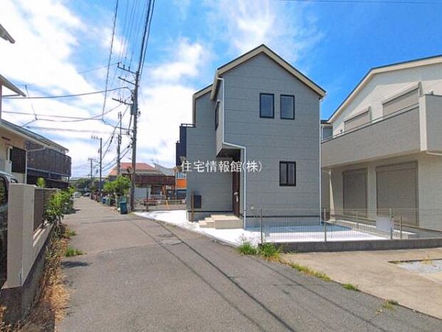 前面道路を含めた現地写真です。