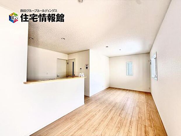 暖かな日差しが差し込むリビングダイニングです。