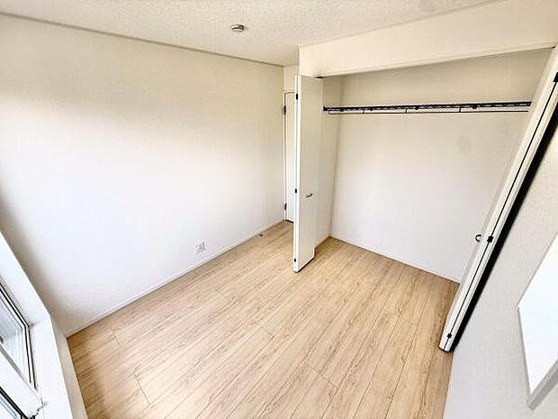 いつでもお部屋をスッキリお使い頂ける収納スペースを設置。