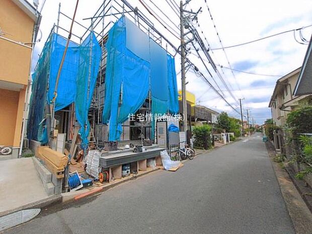 前面道路を含めた現地写真です。