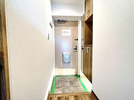 綺麗で明るい玄関でお客様をお迎えいただけます。
