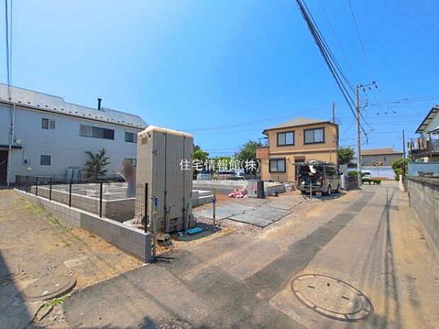 前面道路を含めた現地写真です。