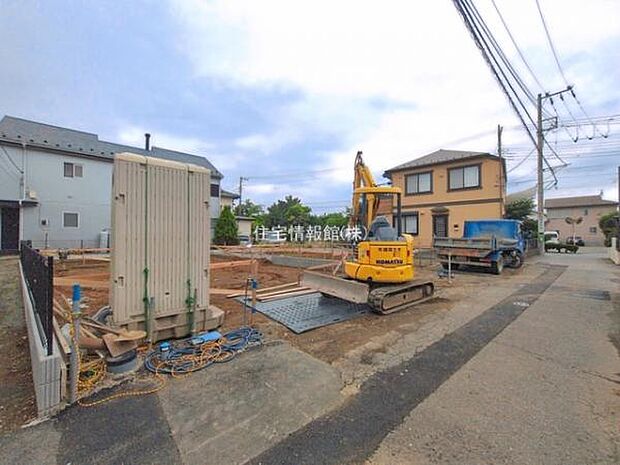 前面道路を含めた現地写真です。