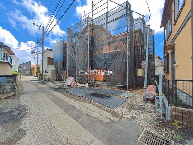 前面道路を含めた現地写真です。