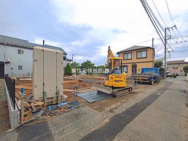 前面道路を含めた現地写真です。
