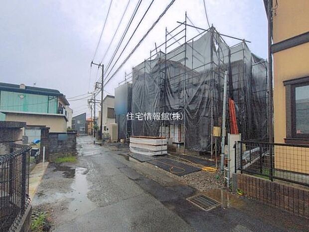 前面道路を含めた現地写真です。