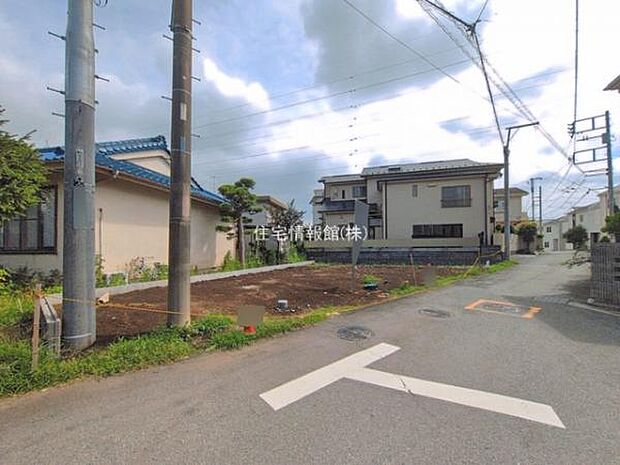 前面道路を含めた現地写真です。
