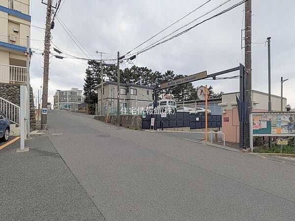 ゆったりとした印象のエントランスです。