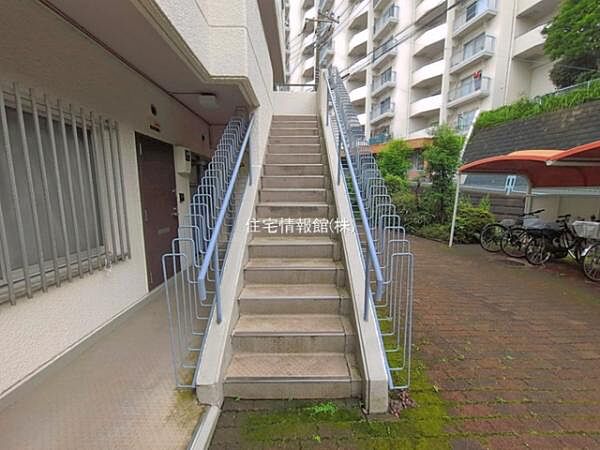 ゆったりとした印象のエントランスです。