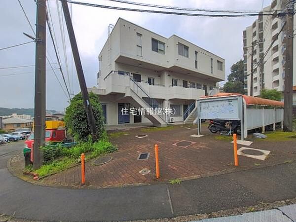 ゆったりとした印象のエントランスです。