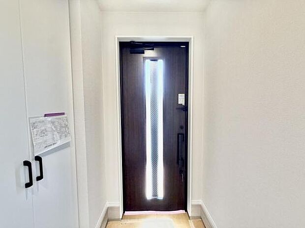綺麗で明るい玄関でお客様をお迎えいただけます。