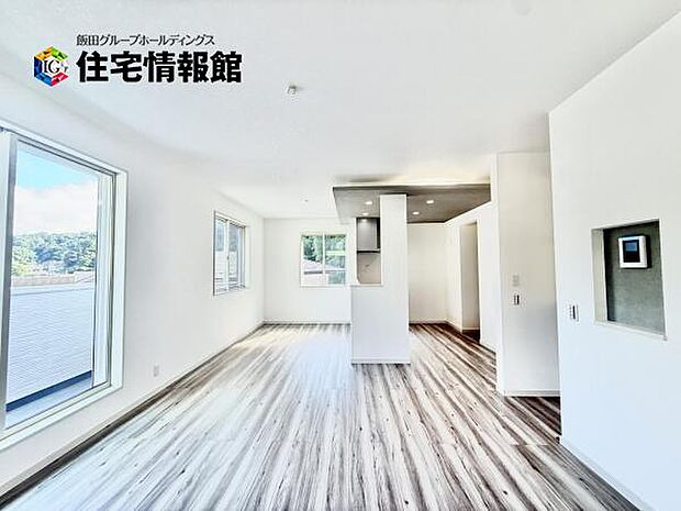 ご家族が集うLDKは約18.8帖の広さ、団らんの空間です。