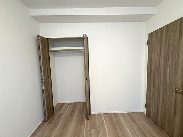 いつでもお部屋をスッキリお使い頂ける収納スペースを設置。