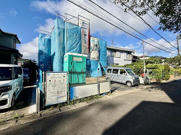 前面道路を含めた現地写真です。ぜひ周辺環境も併せてご覧ください。